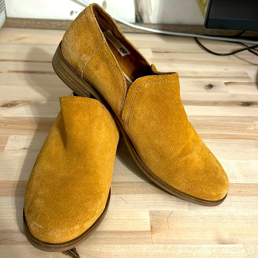 Toms suede shoes